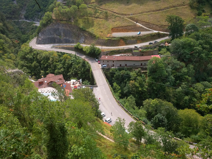 Vista atrás al estacionamiento 