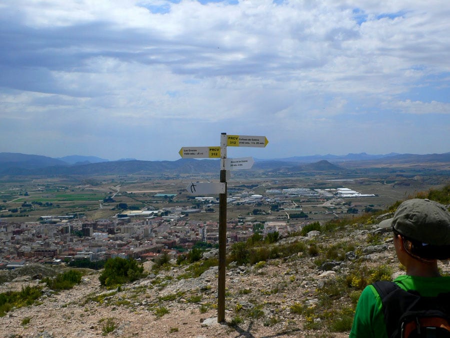 Desvío a la izquierda en el collado de la Minica de los Colores - PR 