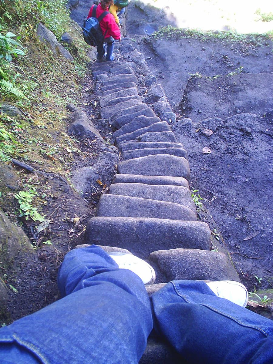 A duras penas nos cabe el pie en algunos escalones 