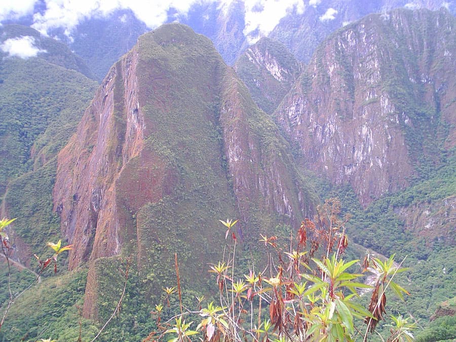 Vista al Putucusi que queda en frente de las ruinas -se puede subir por un camino equipado- 