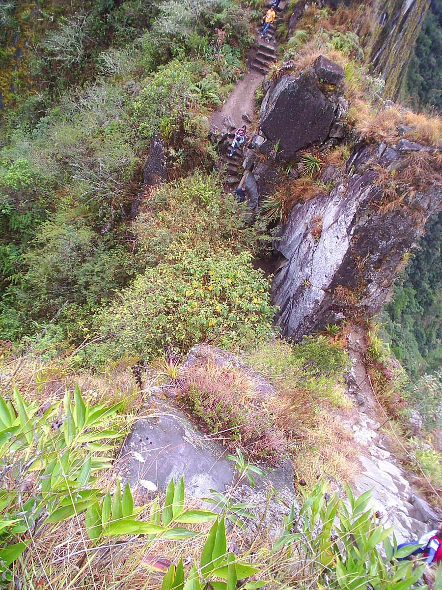 Primer paso de la subida en el collado que separa el Machu picchu del Wayna Picchu 