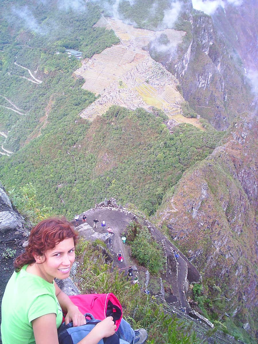 Vista de la subida al Wayna Picchu y el templo al fondo 