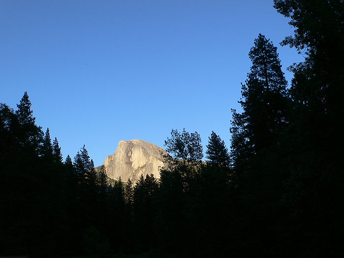 Vista del Half Dome desde el valle de Yosemite 