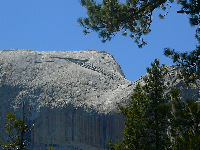 Vista atrás al Half Dome y a los cables 