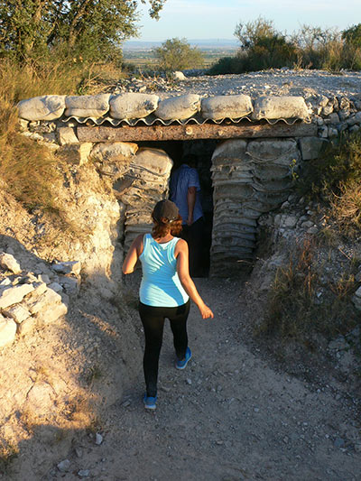 Entrando a las trincheras dels Tossals 