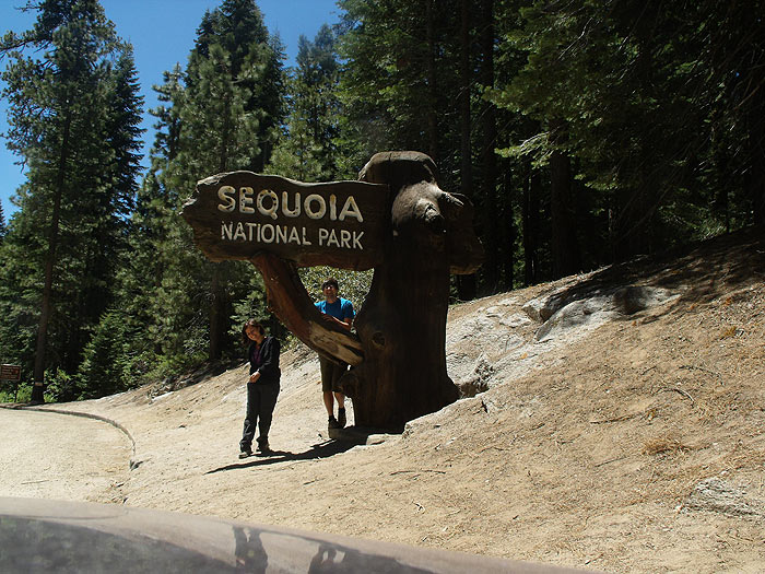 Cartel de entrada al Sequoia National Park 