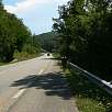 Siguiendo por un corto tramo asfaltado de carretera nacional / Ruta a pie Camí dels Bons Homes 