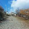 Camino empedrado de subida / Ruta a pie La Sinfonía de las piedras de Garni 