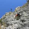 El tramo medio de la ferrata ya es aéreo y vertical 