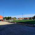 Campo de fútbol junto a la cantera dónde se encuentra la vía ferrata 