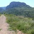 Camino de aproximación hacia el Mirador de los Buitres 