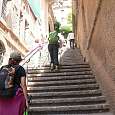 Las escaleras que nos suben a la Plaza del Monasterio de Montserrat 