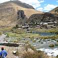 Vilca y su puente colonial -el mirador es justo el promontorio rocoso que queda encima- 