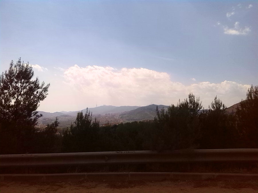 Vistas al Tibiado desde la carretera que sube a Sant Jeroni de la Murtra 