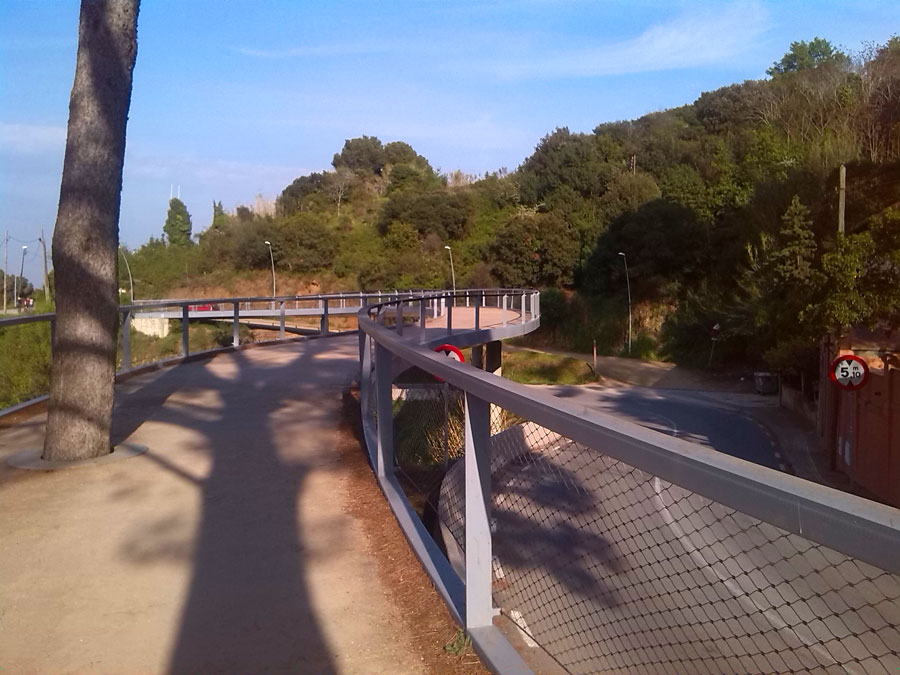 Pasarela que cruza la carretera de Vallvidrera II 