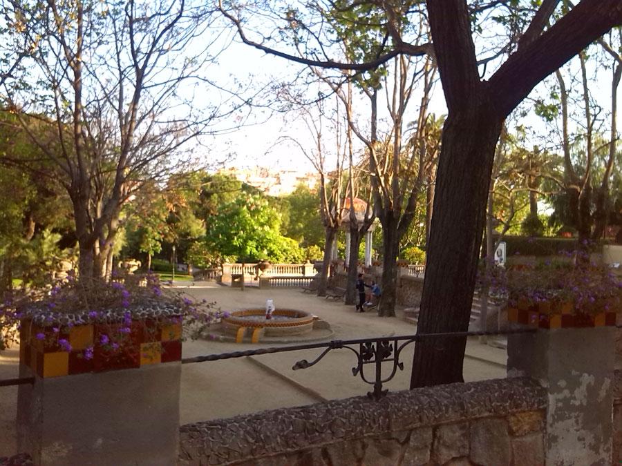 Entramos a los Jardines de Can Boixeres 