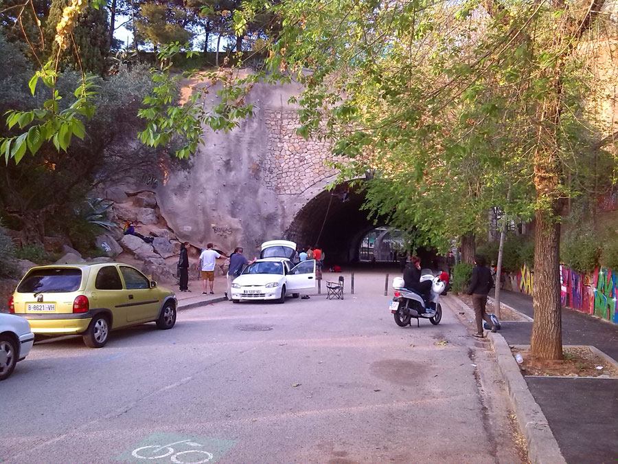 En la zona de escalada de la Foixarda en Montjuic 