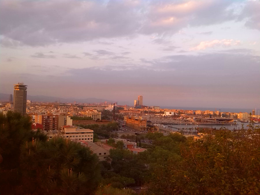 Vistas sobre el Puerto de Barcelona desde Miramar 