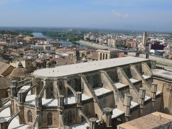 El casco antiguo de Tortosa La Catedral y el Ebro 