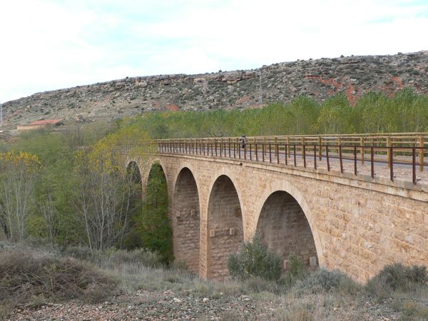 Día 1: Puente que nos lleva a la estación de Teruel 