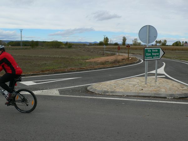 Día 1: Indicador para seguir por la vía verde hasta Santa Eulalia y sin acondicionar hasta Ojos Negros 