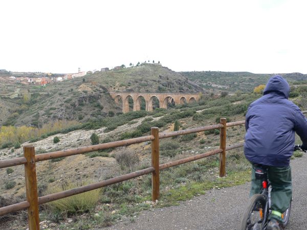 Día 2: Vista del gran viaducto que nos lleva a Albentosa 