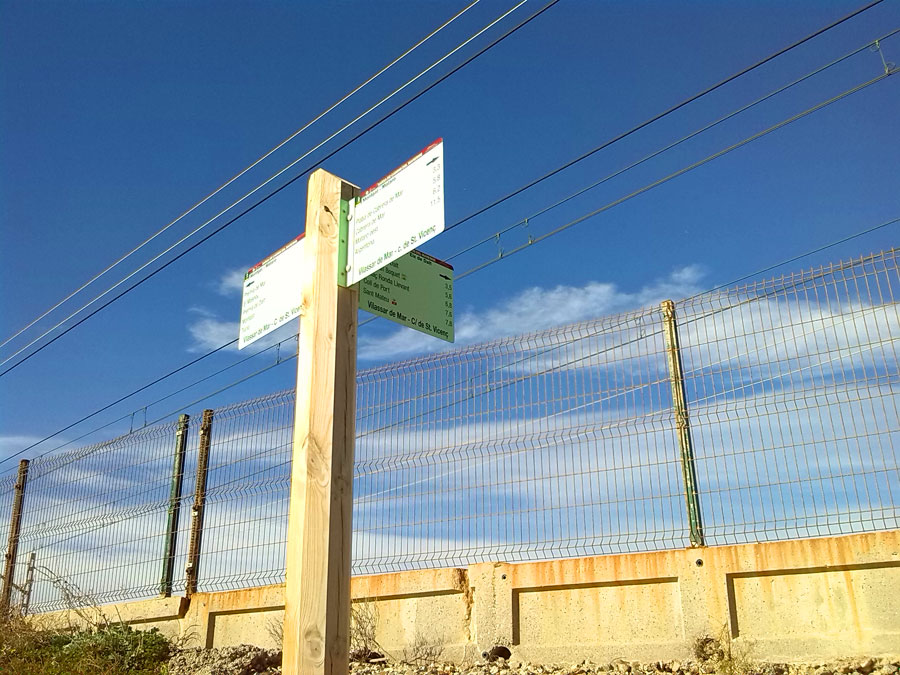 Indicador de salida de la playa hacia la N-2 en Premià de Mar 