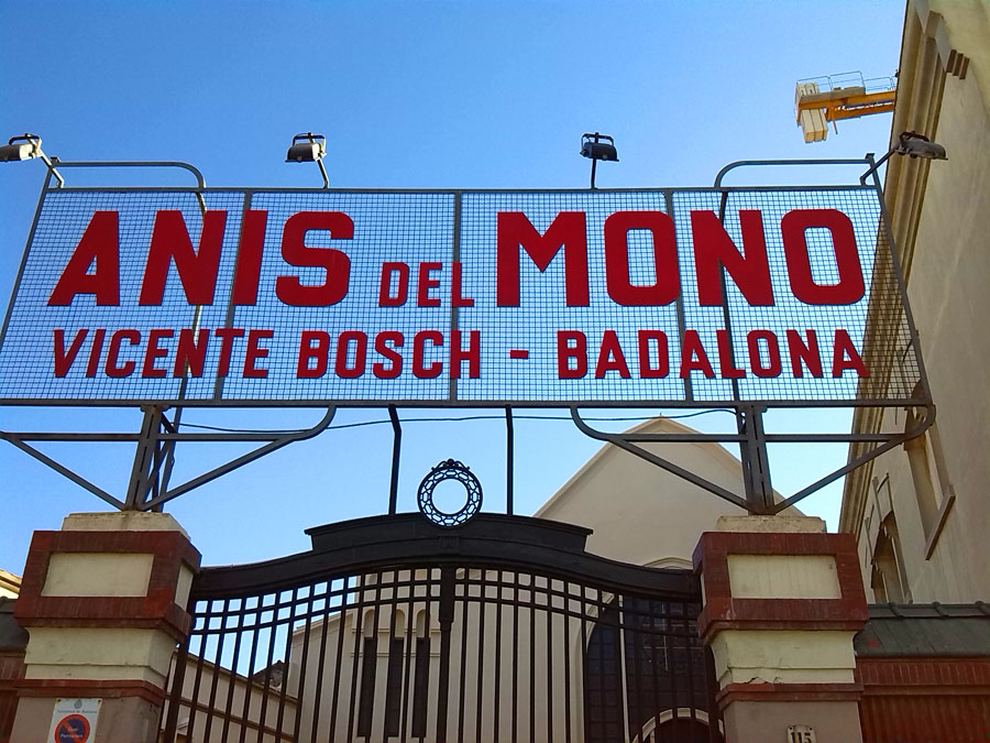 Entrada de la fábrica Anís del Mono de Badalona 