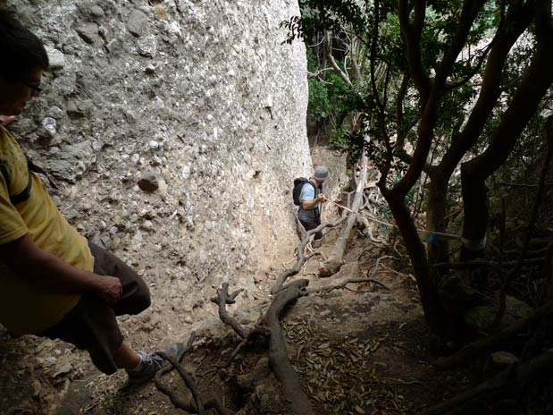 Canal de bajada equipada con cuerdas 