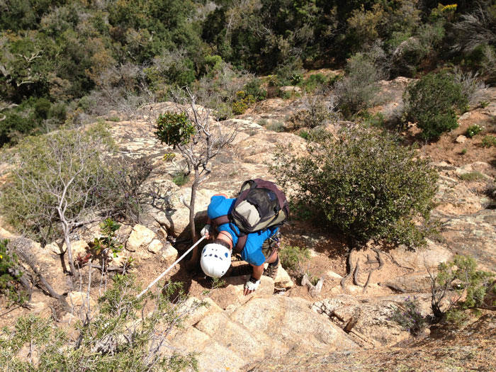Subiendo por la cuerda anudada a una amplia aguja con vistas -opcional- 