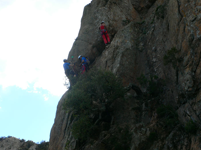 Vista del rapel volado de la Roca Llisa -el segundo- 