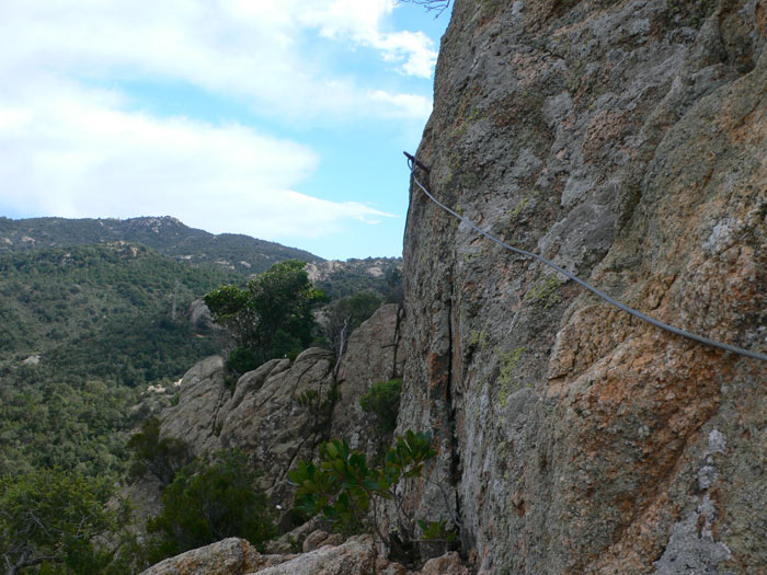 Equipaciones del camino equipado dels Carcaixells del Dalmau Agulles Centrals -no seguir- nosotros bajamos un rapel 