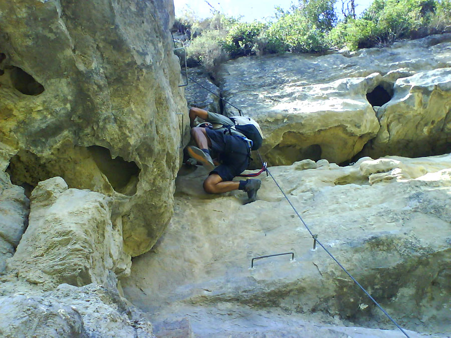 Después del Nepalí todo nos parecerá un paseo...disfrutamos de las vistas en estos largos pasos laterales 