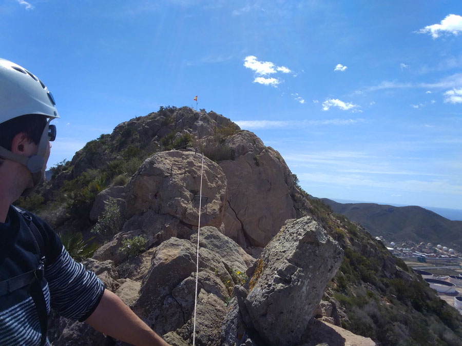 Vista de la cima del Cabezo la Porpuz desde la cresta 