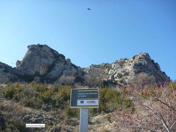 Vía ferrata desde la carretera (© Montañismo para todos) 