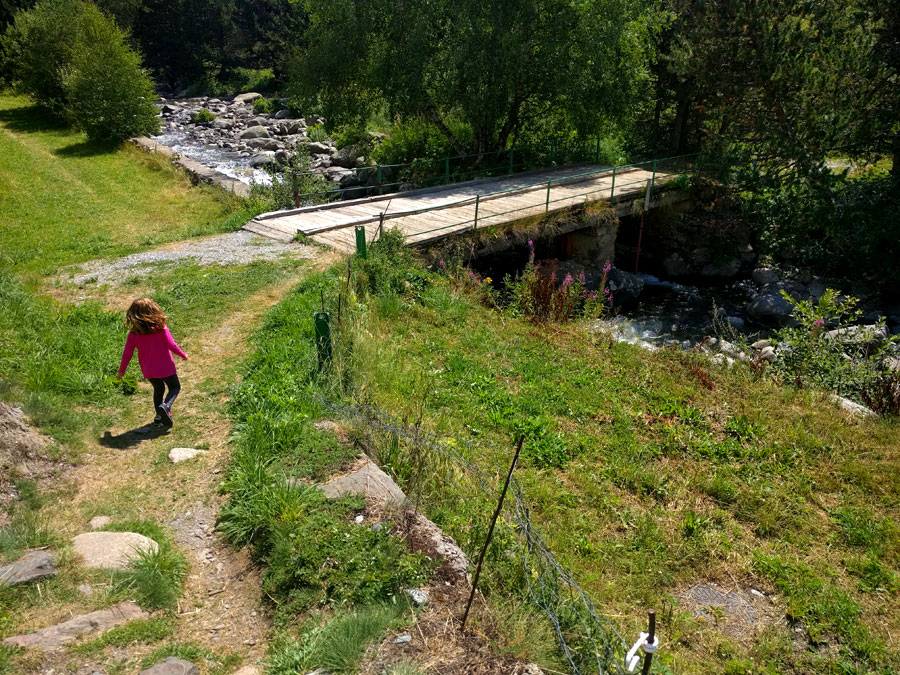 Puente sobre el río la Valira 
