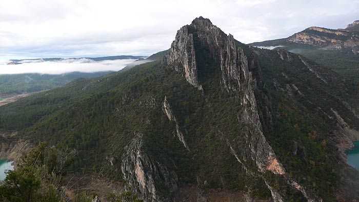 Vistas a los escarpados de la ermita de Santa Quitèria 