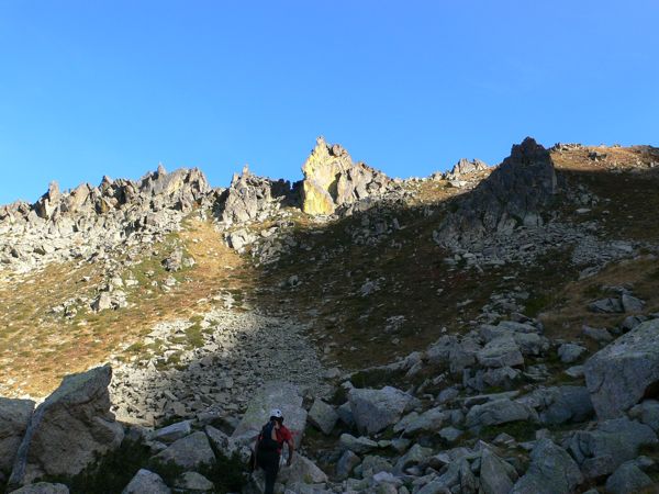 Continuamos subiendo por el pedregal 