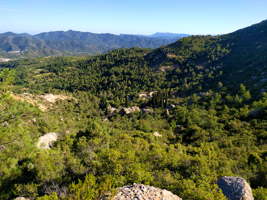 Vista hacia atrás a la Ermita de Sant Joan de Codolar 