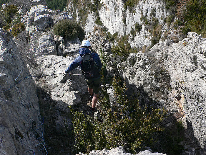 Descendemos en busca de un corto puente 