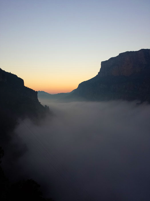 La niebla sobre el río Segre y Camarasa 