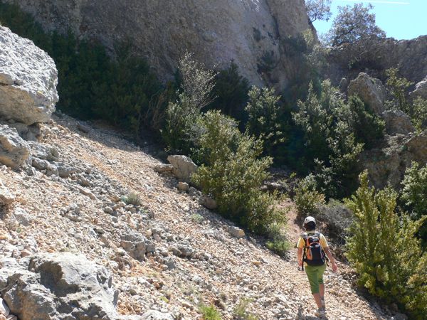 Cruzamos el pedregal para llegar a la primera grapa 