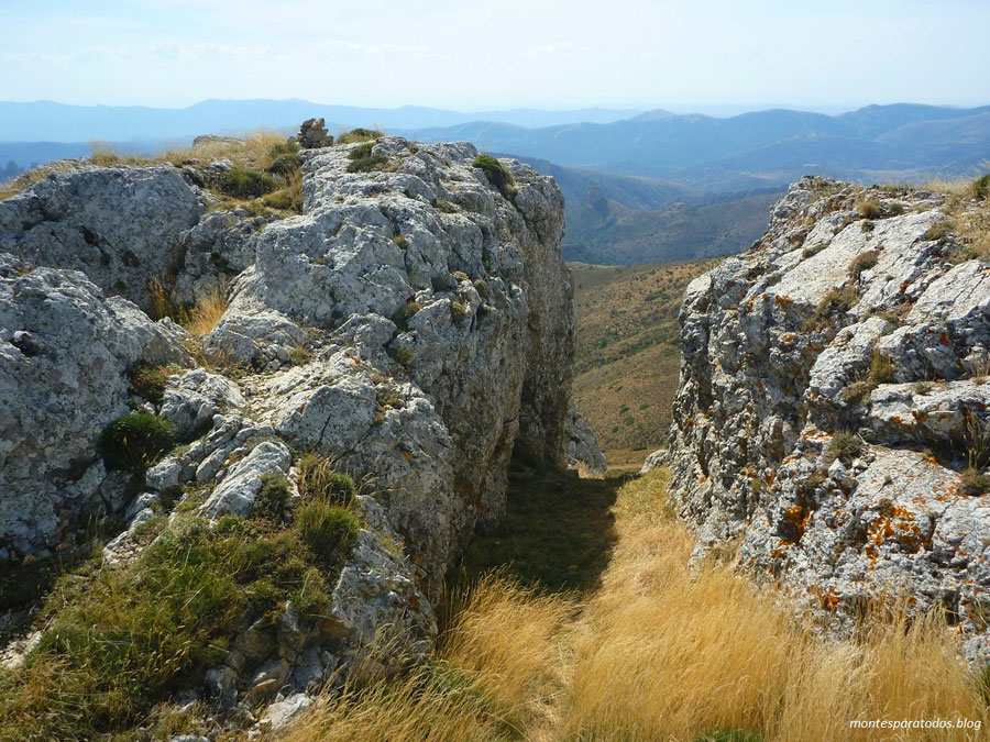 Pasillo de acceso a la Peña I 