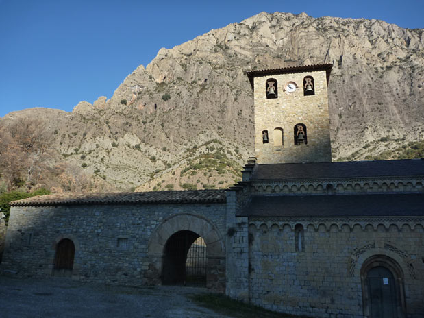 Pico de San Cugat desde el Monasterio de Alaón (© Montañismo para todos) 