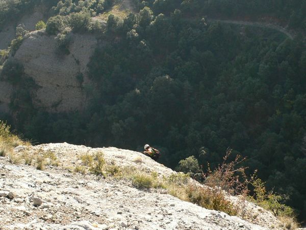 Salida de la vía. Atrás podemos ver el sendero que continua hasta Canalda 