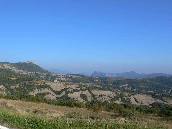Vista al barranco y Cal Pubilló desde la carretera del Coll de Nargó 