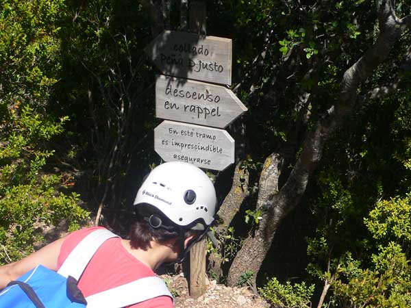 Descenso por el camino equipado de la Peña Don Justo 