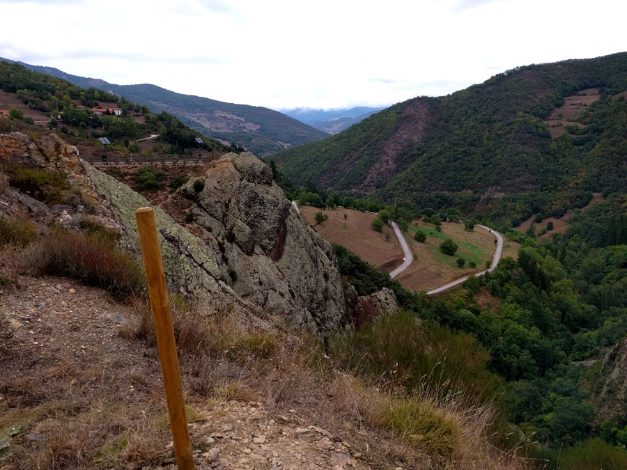 Vista del mirador de Peñallana desde el inicio de la bajada 