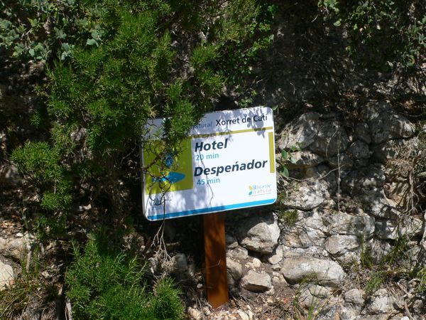 Indicador de regreso al refugio o camino hasta la cima del Despeñador 