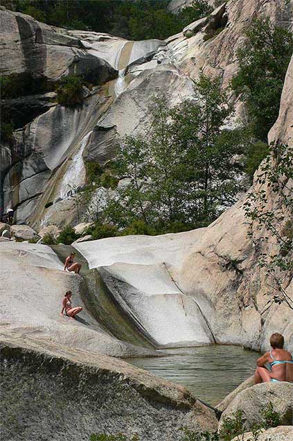 Piscinas de granito compacto 